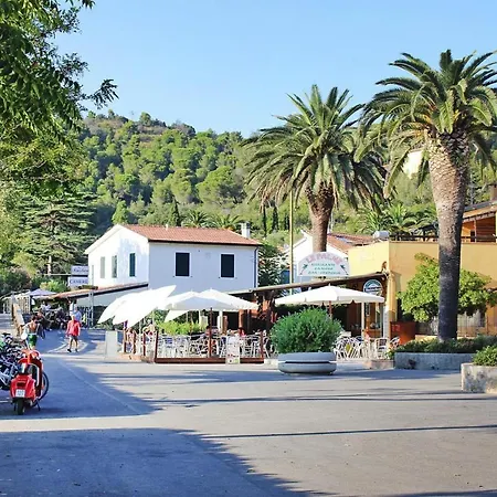 Holiday St Anna, Rio Nell