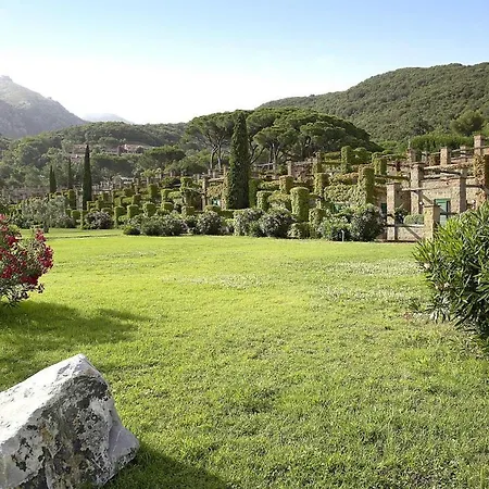 Holiday St Anna, Rio Nell